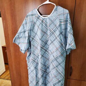 hospital patient gown with 2 ties in the back one size fits all